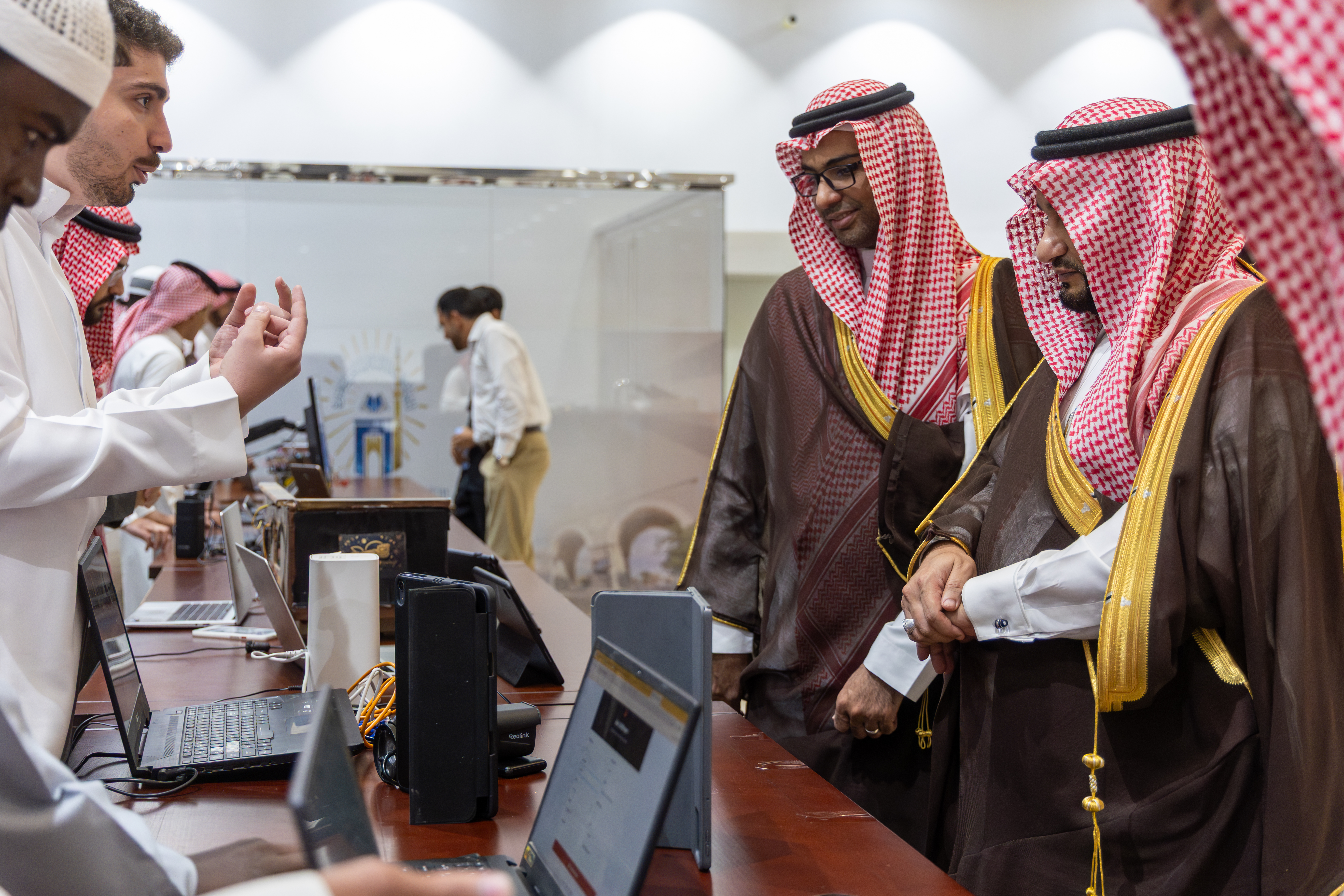 الجامعة الإسلامية تنظّم معرض المشاريع التقنية وتكرّم الطلاب أصحاب مشاريع التخرج المتميزة بكلية الحاسب الآلي ونظم المعلومات
